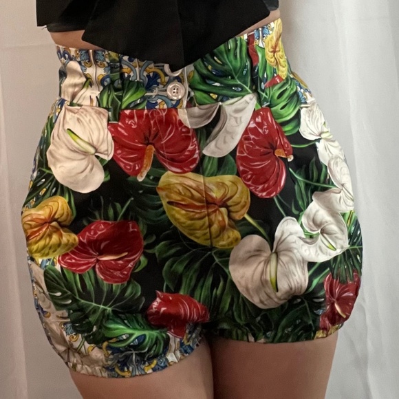 Dolce and Gabbana hot pants shorts - Picture 2 of 11